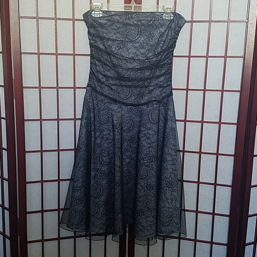 Vintage Speechless Black A-line paisley strapless midi dress. Juniors size M.
